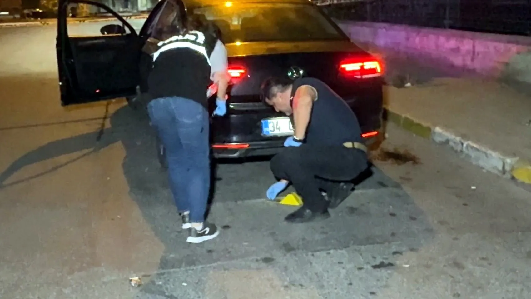 Avcılar’da parkta oturan adama çocuk yaştaki saldırgandan kurşun