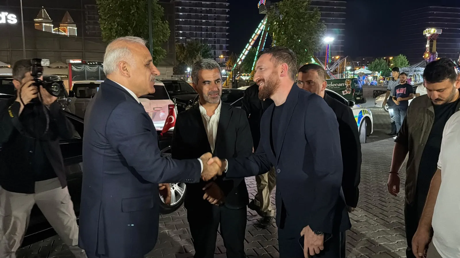 Amedspor ve Erzurumspor karşılaşma öncesi sahayı değil dostluğu seçti