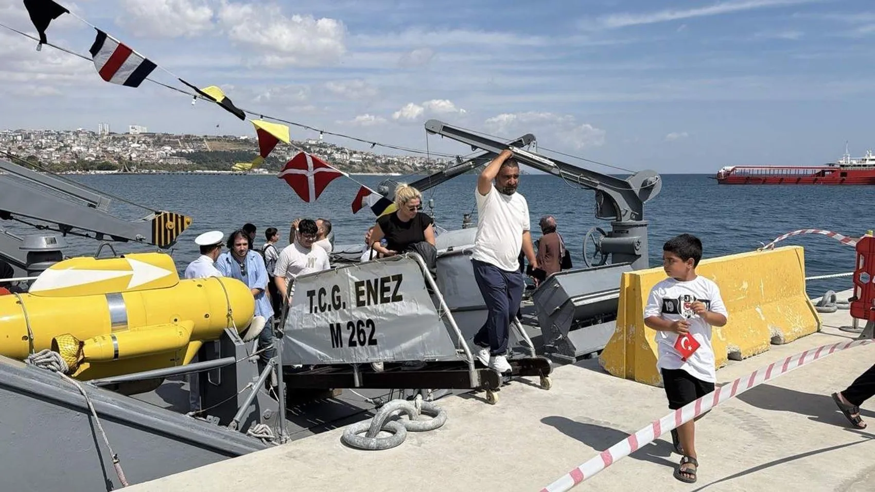 TCG Enez Tekirdağ kıyılarında: Zafer coşkusu denizden selamlandı