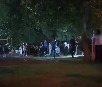 Parkta pusetini açtı, bebeğinin minderinde silah buldu