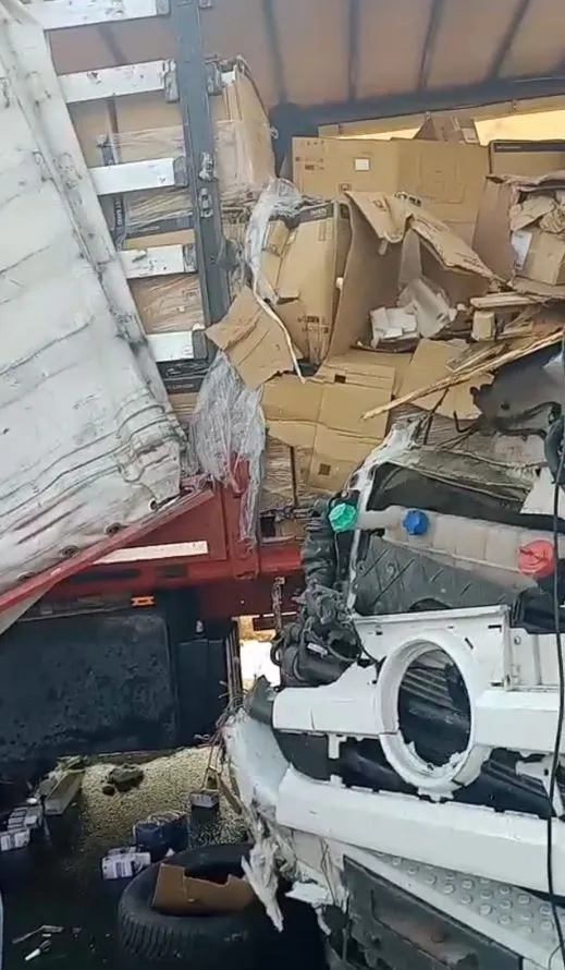 TAG Otoyolu'nda TIR kazası İki sürücü hastanelik oldu