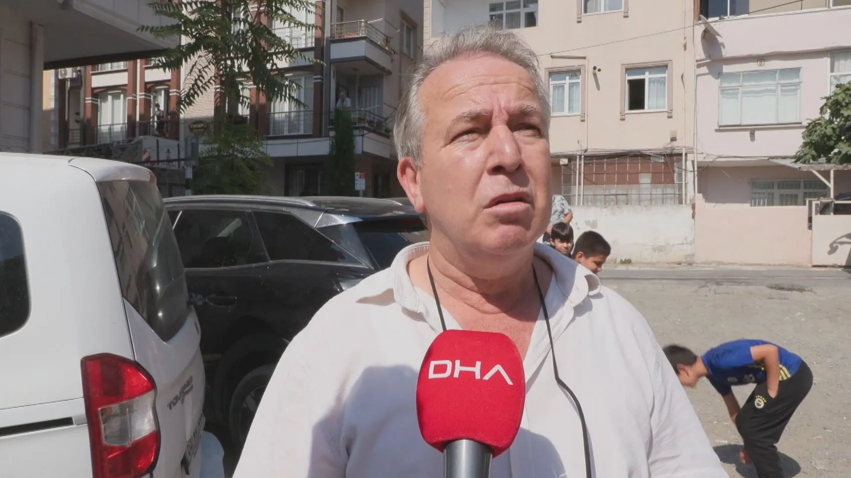 Küçükçekmece'de bir apartmanın balkonunda korkutan yangın