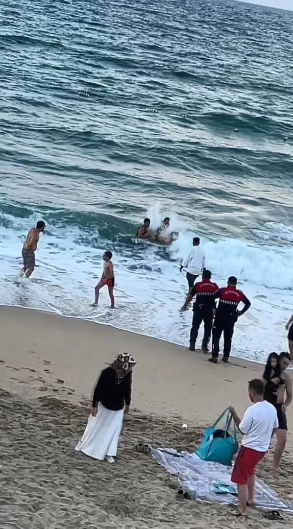 Karaburun Sahili'nde acı son: Dalgaların sürüklediği 58 yaşındaki adam kurtarılamadı