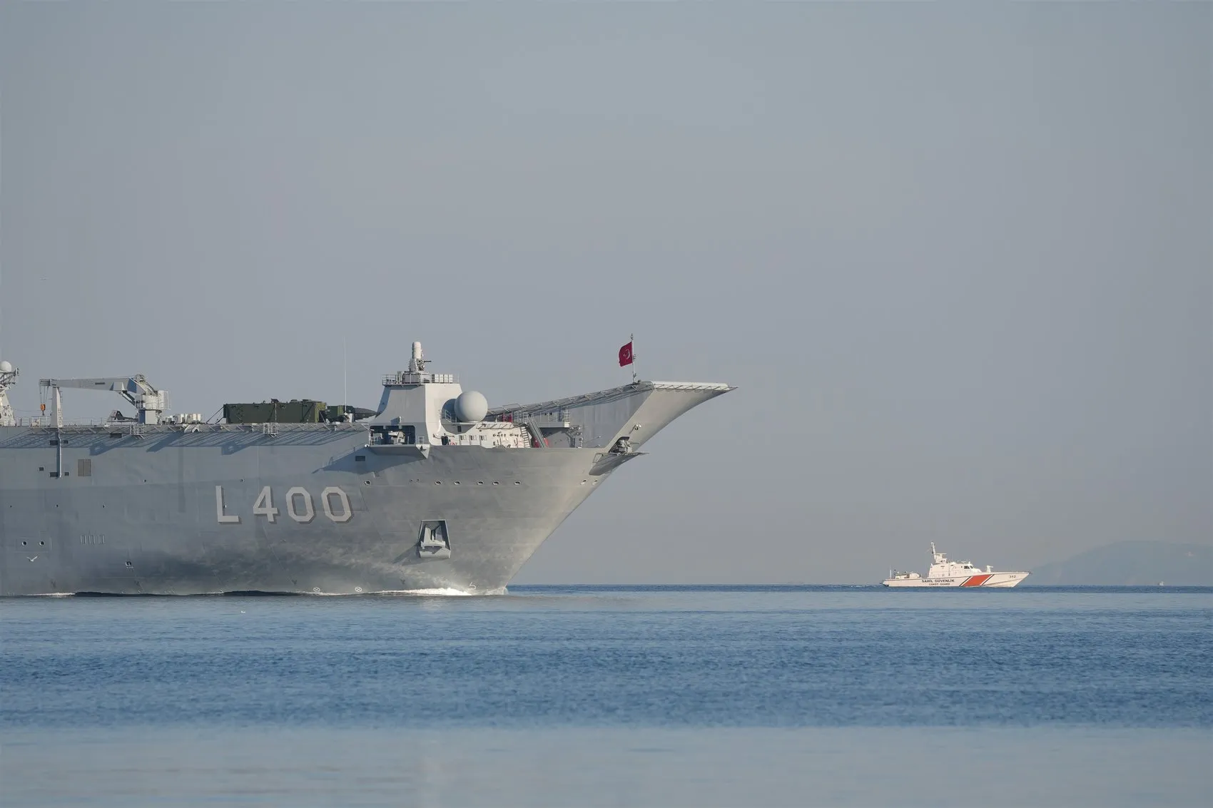 TCG Anadolu Yalova kıyılarında gövde gösterisi yaptı