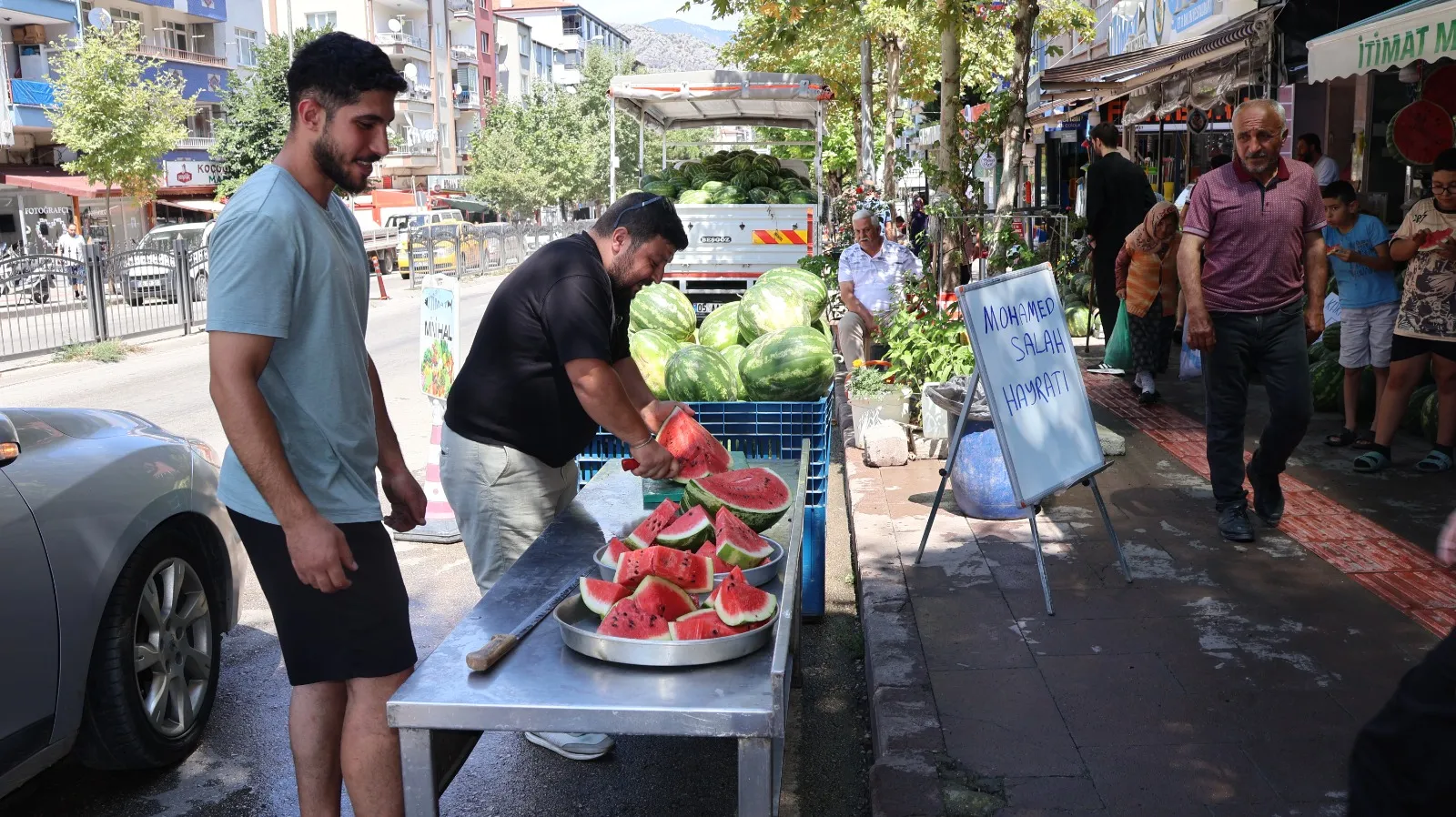 Salah gelmedi ama Amasyalı manav sözünü tuttu