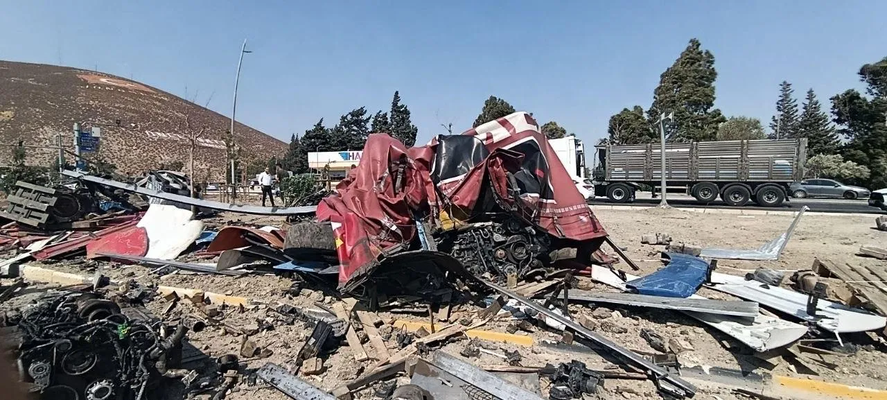 Belen yolunda tehlikeli kaza TIR devrildi
