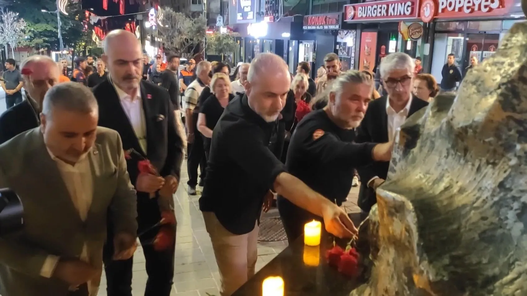 Avcılar 17 Ağustos depreminde yitirdiklerini andı
