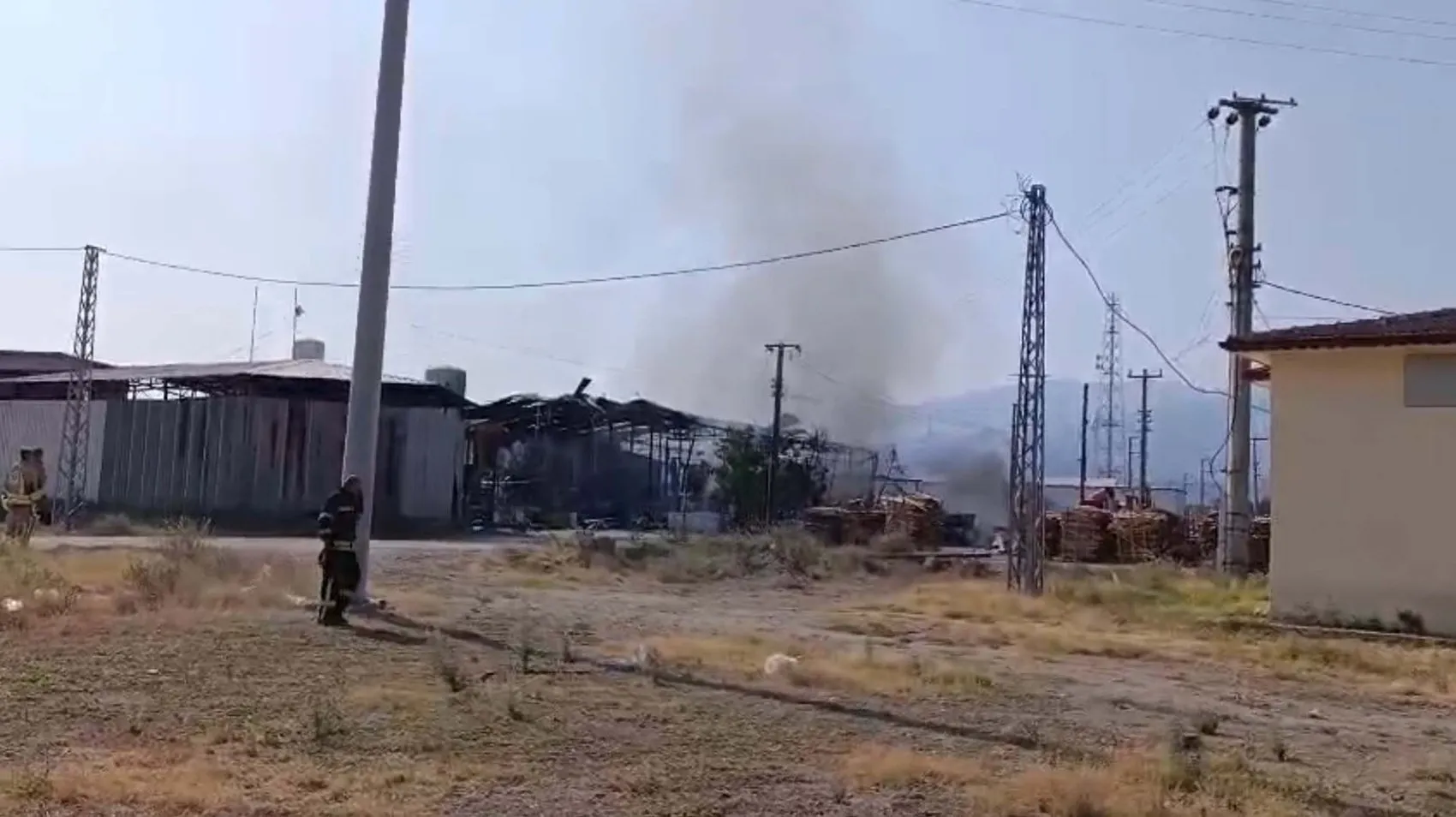 Salihli sanayi sitesindeki dolum tesisinde büyük patlama