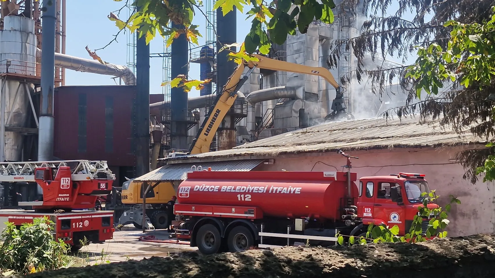 Düzce'de kereste fabrikasında korkutan yangın
