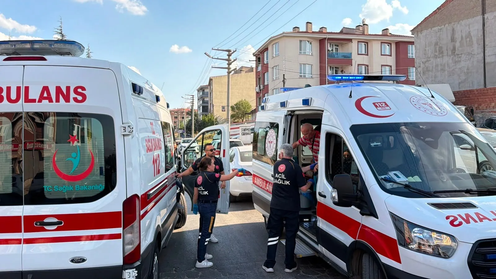 Eskişehir’de motosiklet ve otomobilin karıştığı kaza kameraya yansıdı