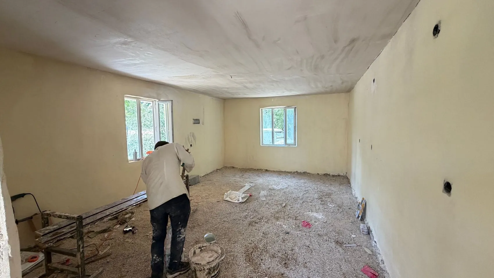 Hakkari'de yer minderiyle kazanılan fen lisesi başarısı, tek odalı evi şantiyeye çevirdi