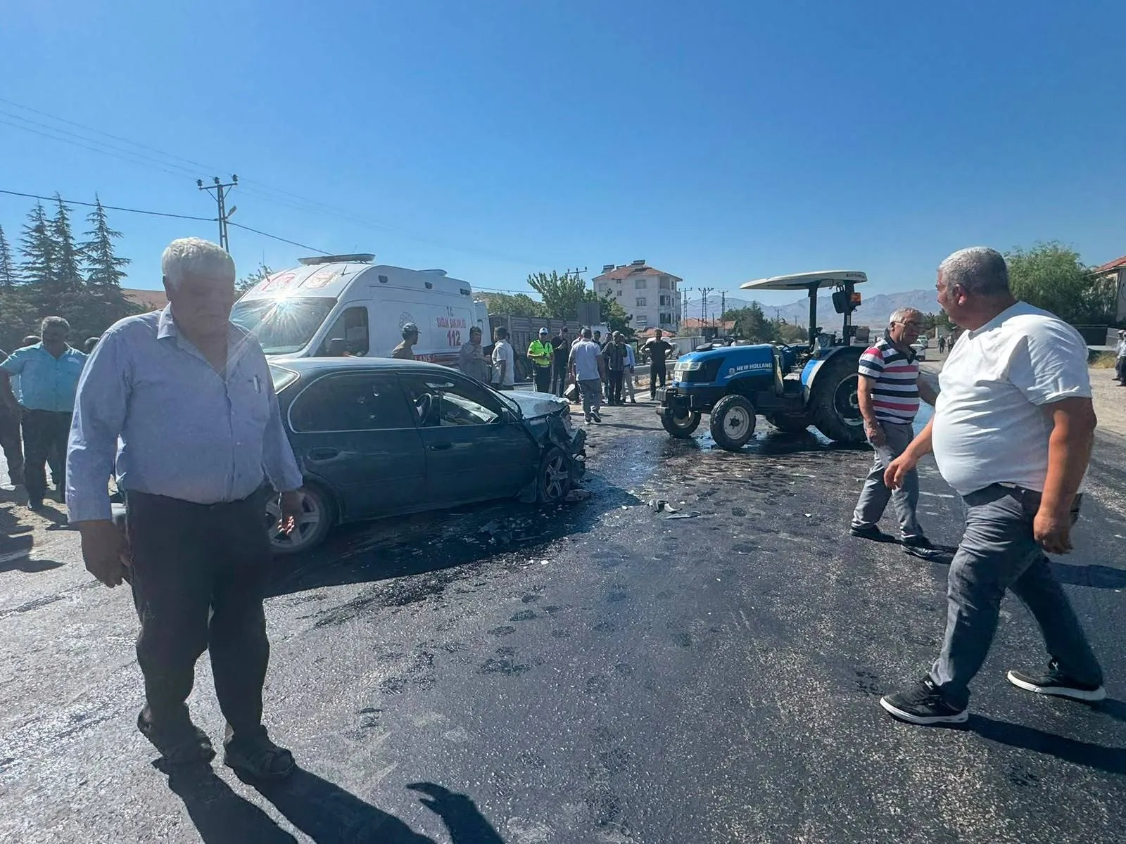 Malatya Doğanşehir yolunda otomobil ve traktör çarpıştı