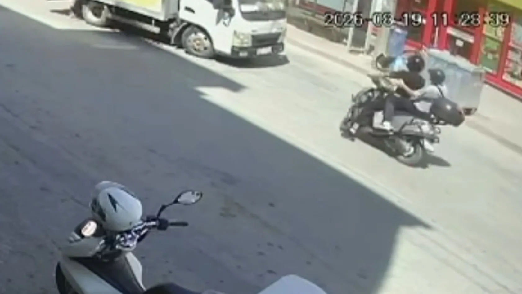 İnegöl’de motosiklet kazası kamerada