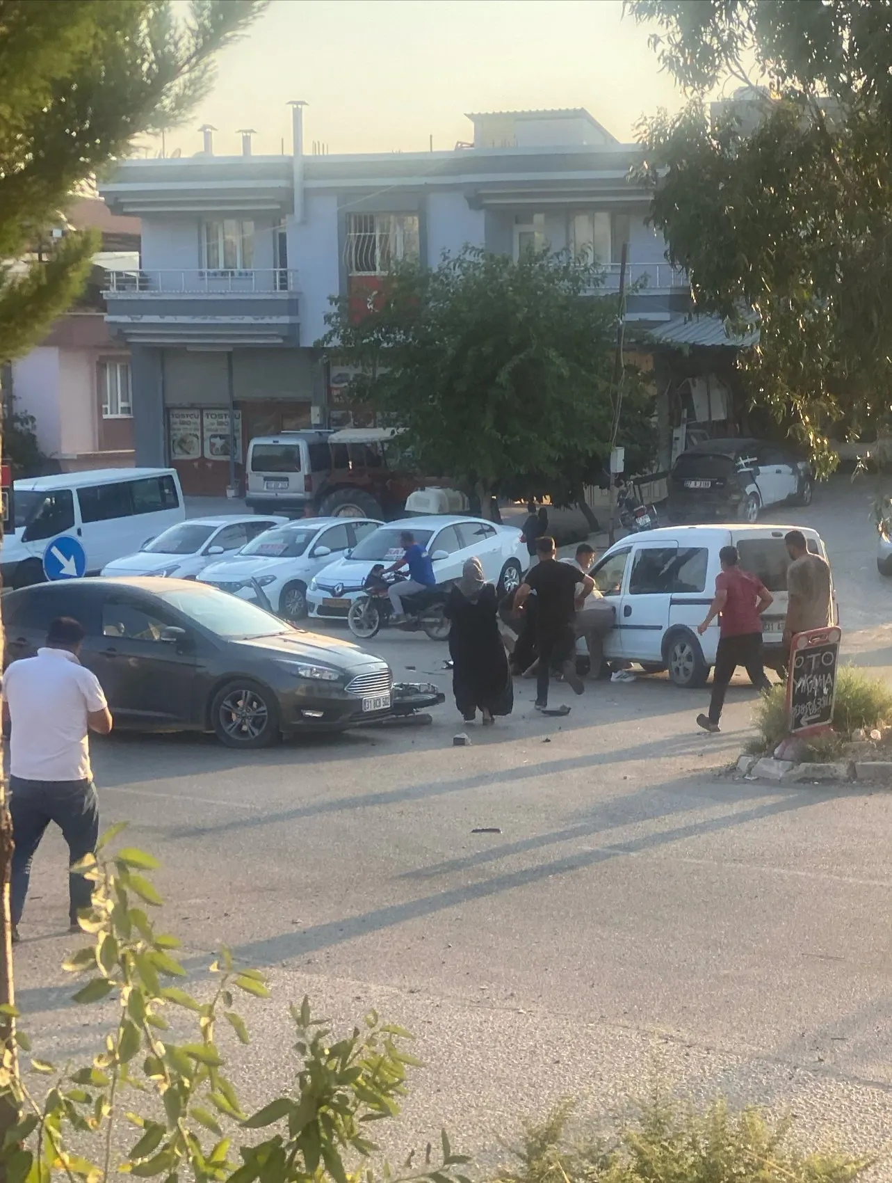 Hatay'da motosiklet kazası kamerada