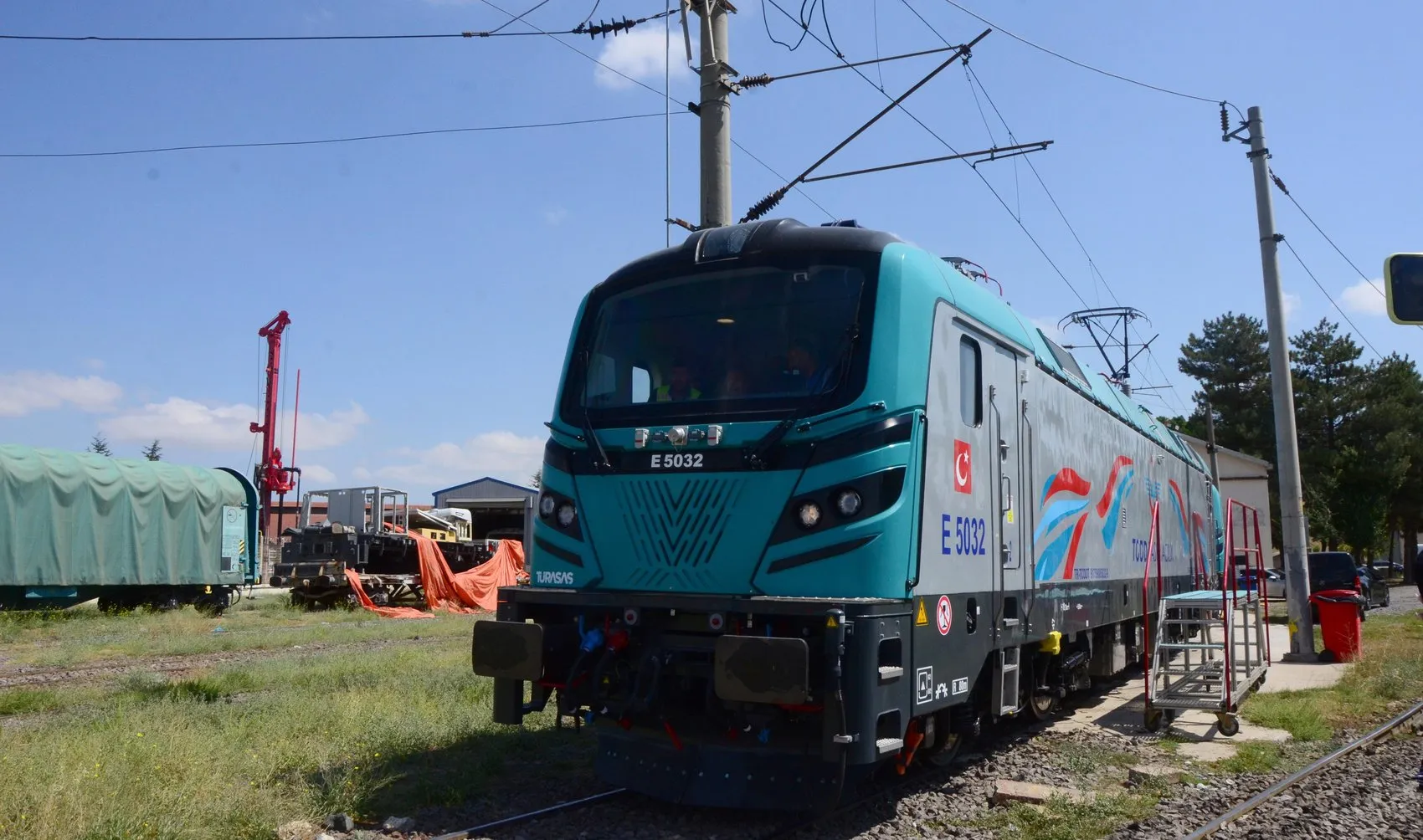 Rayların yerli gücü E5000 için kritik viraj: Vali Yılmaz bizzat direksiyona geçti