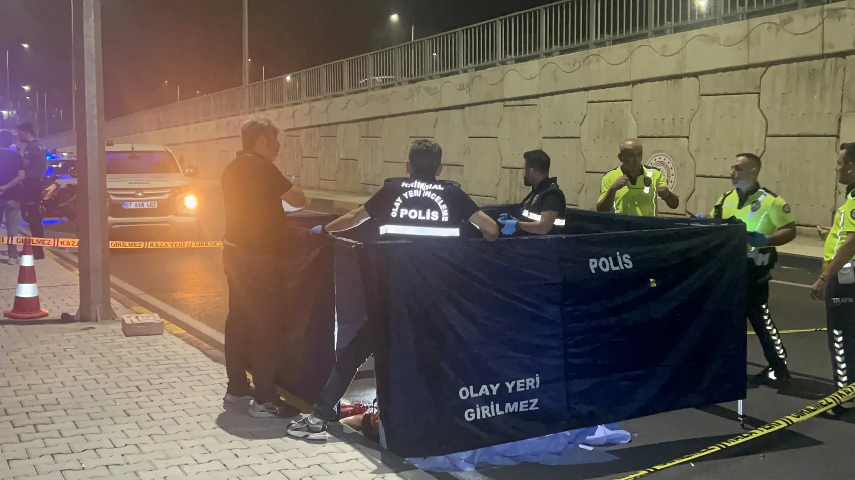 Antalya'da gece yarısı motosiklet kazası Genç sürücü hayatını kaybetti