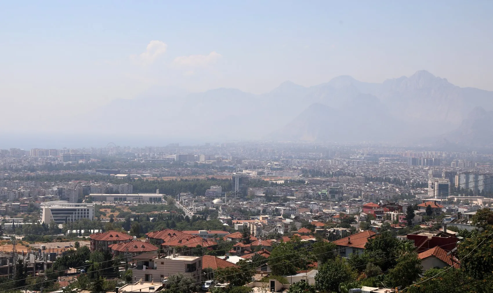 Antalya'da termometre 35'i gösterdi, hissedilen 42