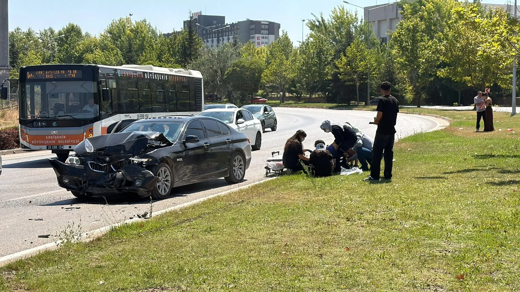 Eskişehir’de trafik kazasına müdahale eden polis ekibi kaza geçirdi