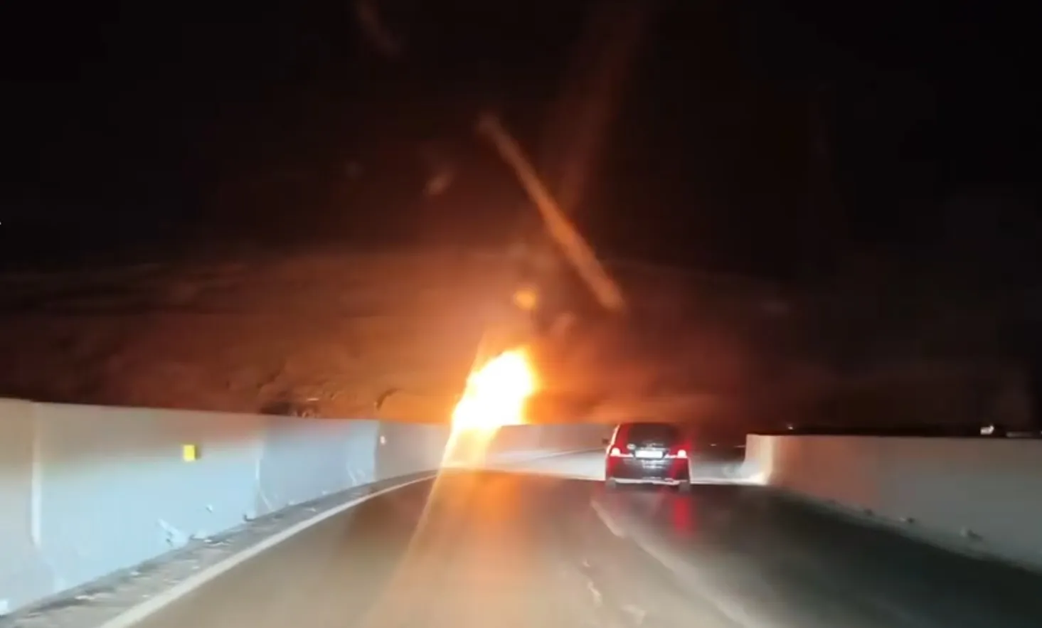 Hatay yolunda hareket halindeki TIR bir anda küle döndü