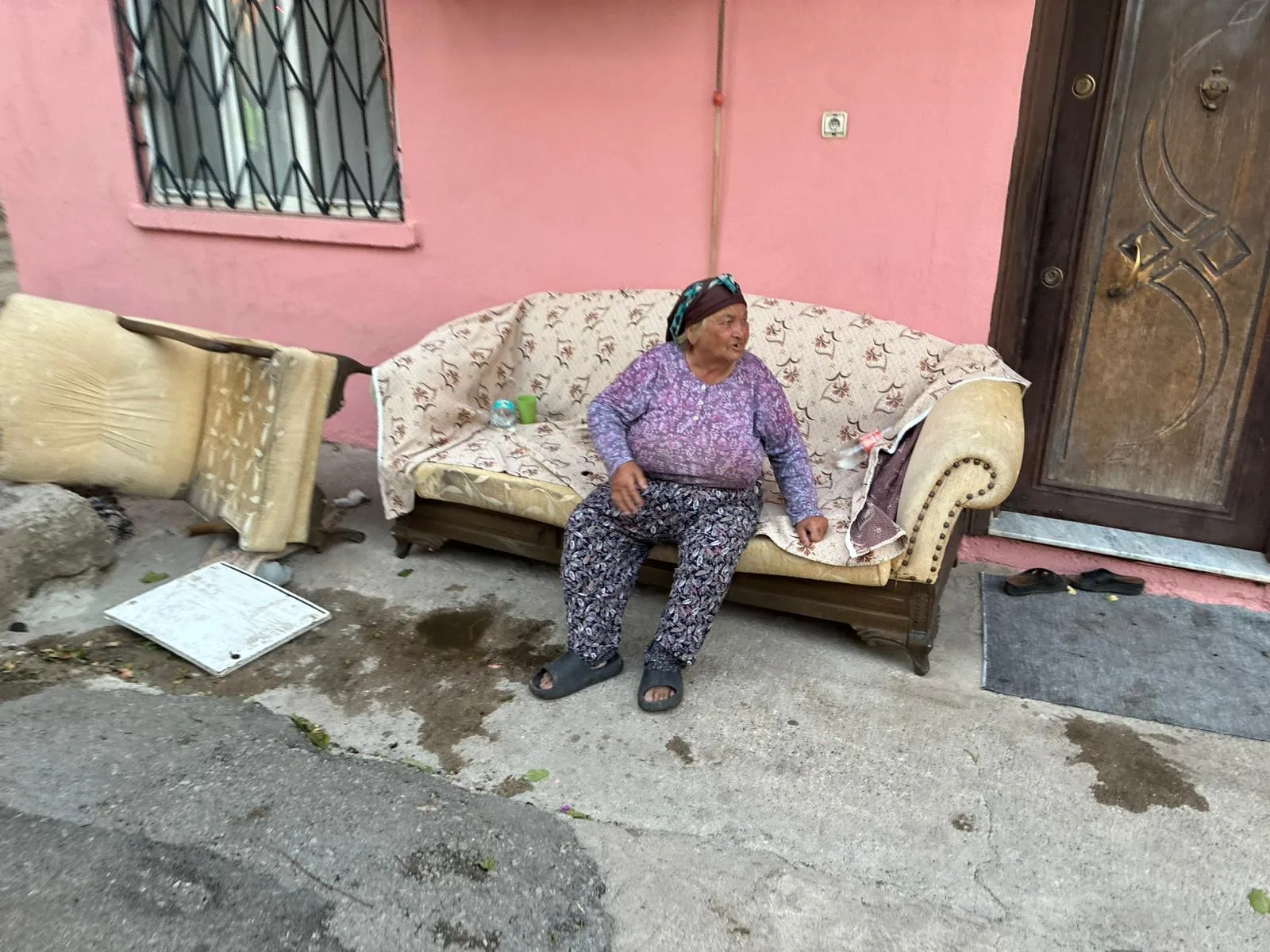 Muratpaşa'da alevler tarım bölgesini vurdu Bir ev küle döndü, seralar hasarlı