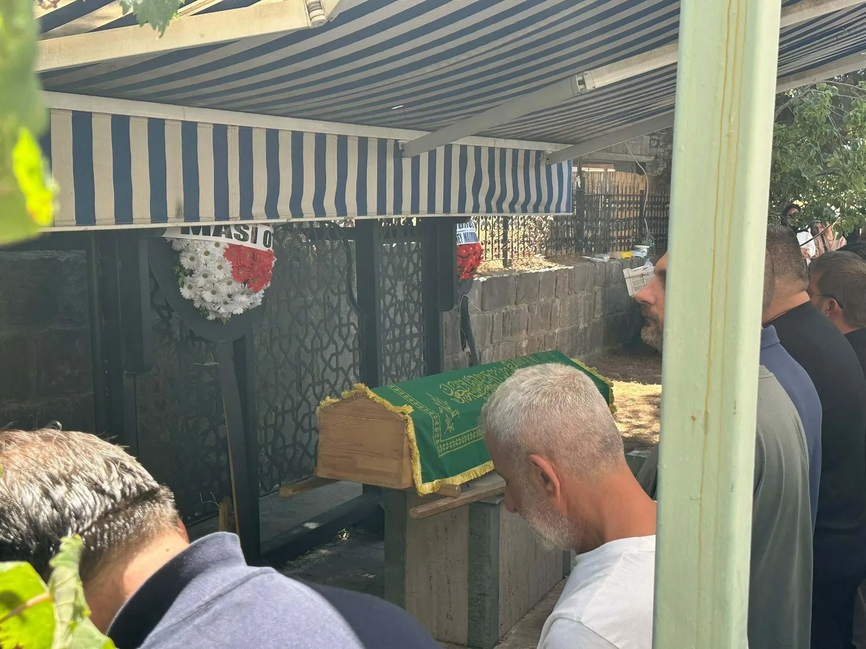 Gökçeada’da motosiklet kazasında hayatını kaybeden 17 yaşındaki Emirhan defnedildi