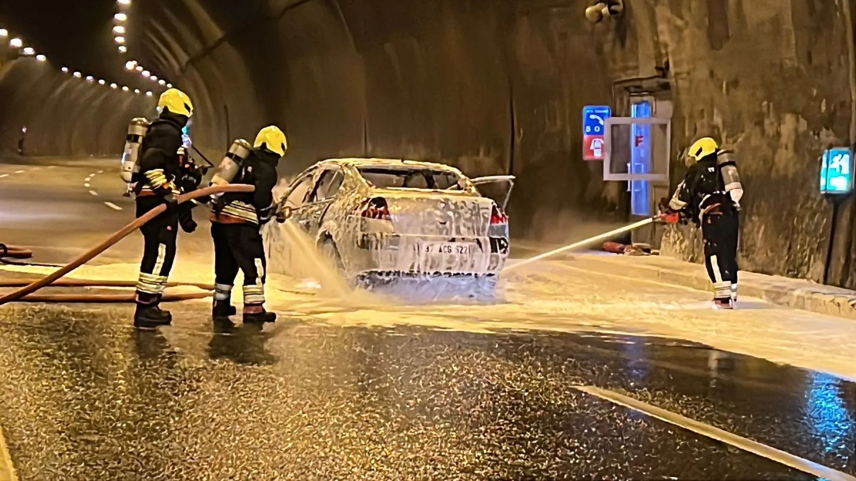 Bolu Dağı Tüneli trafiğini yakan araç yangını