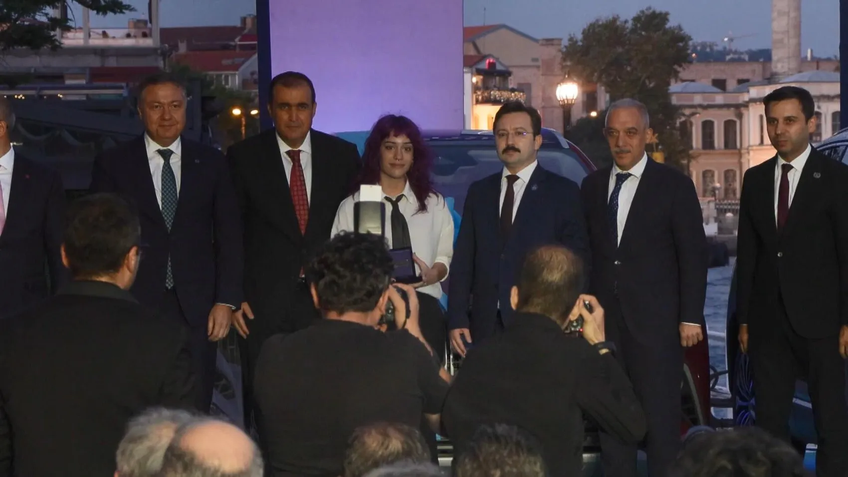 Kabataşlı üç YKS birincisine Togg sürprizi