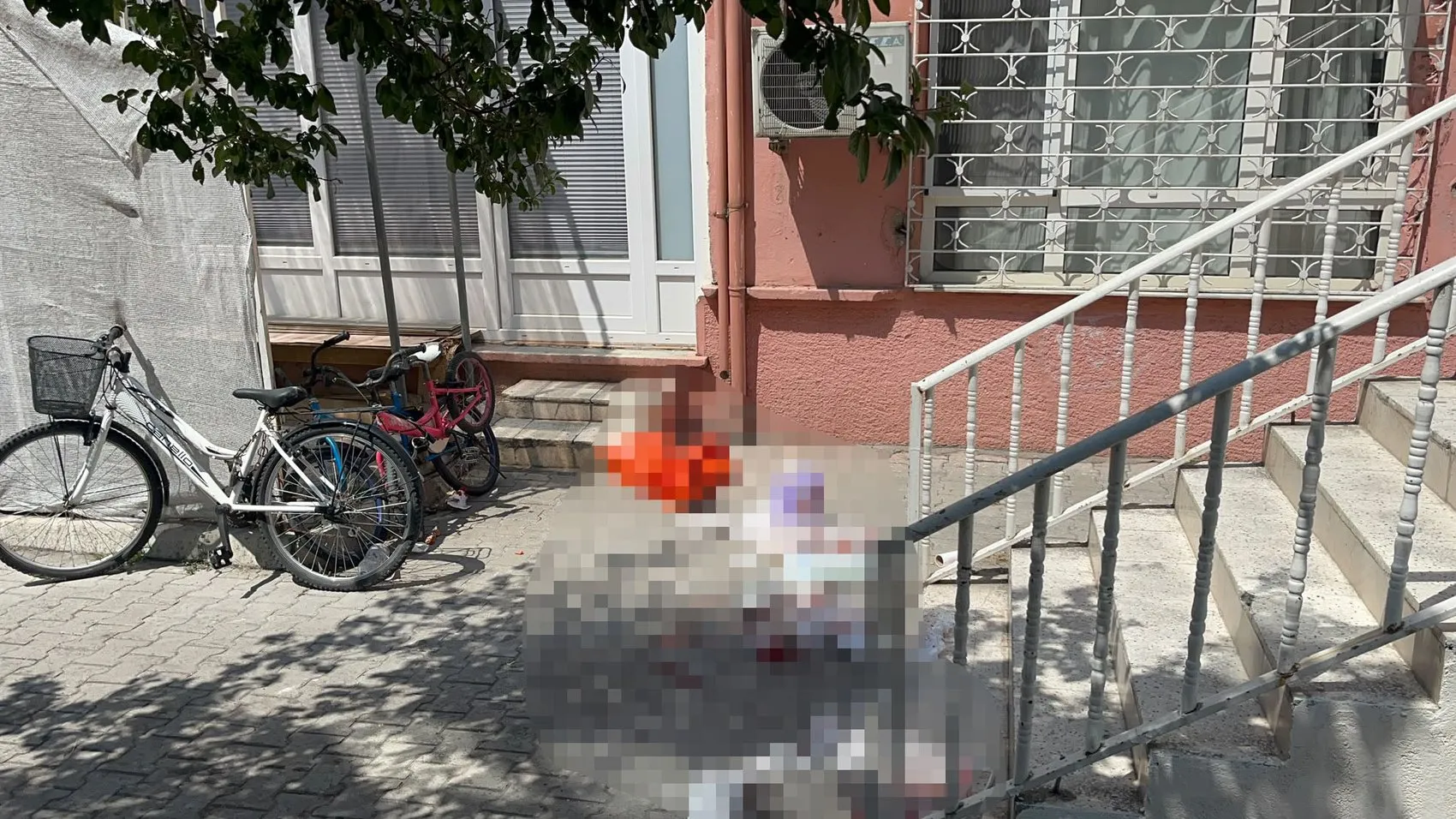 Boşanma tartışması bıçakla bitti, şüpheli polise teslim oldu