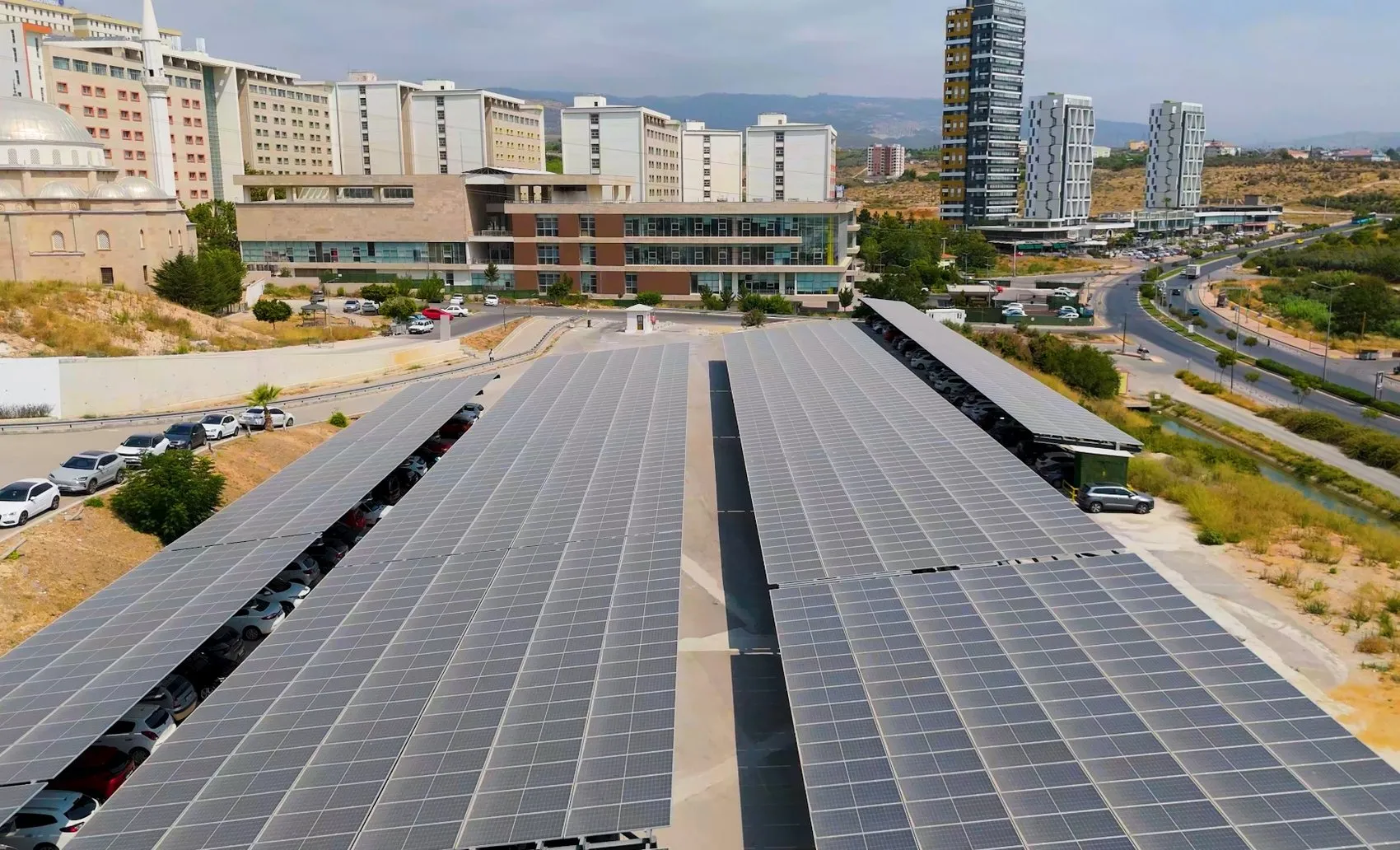 Mersin'de güneşten 27 milyonluk tasarruf Üniversite kendi enerjisini üretiyor