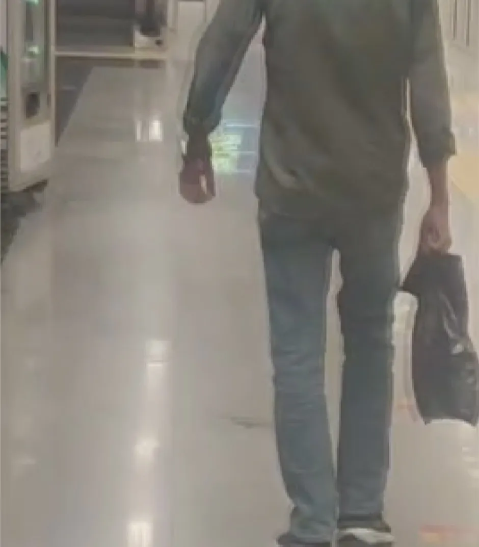 Metroda sigara içen yolcuya tepki gösteren vatandaşa saldırı girişimi