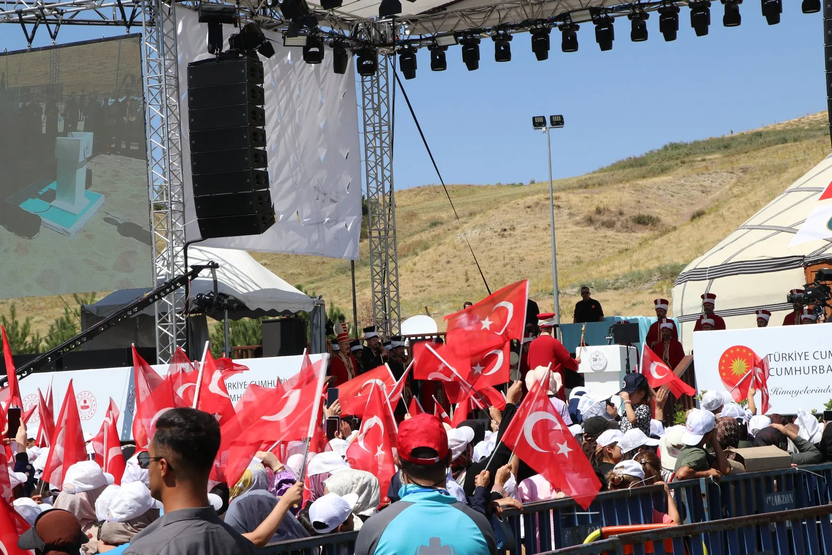 Erdoğan Ahlat'ta meydan okudu Kirli elleri biliyoruz, hesap soracağız