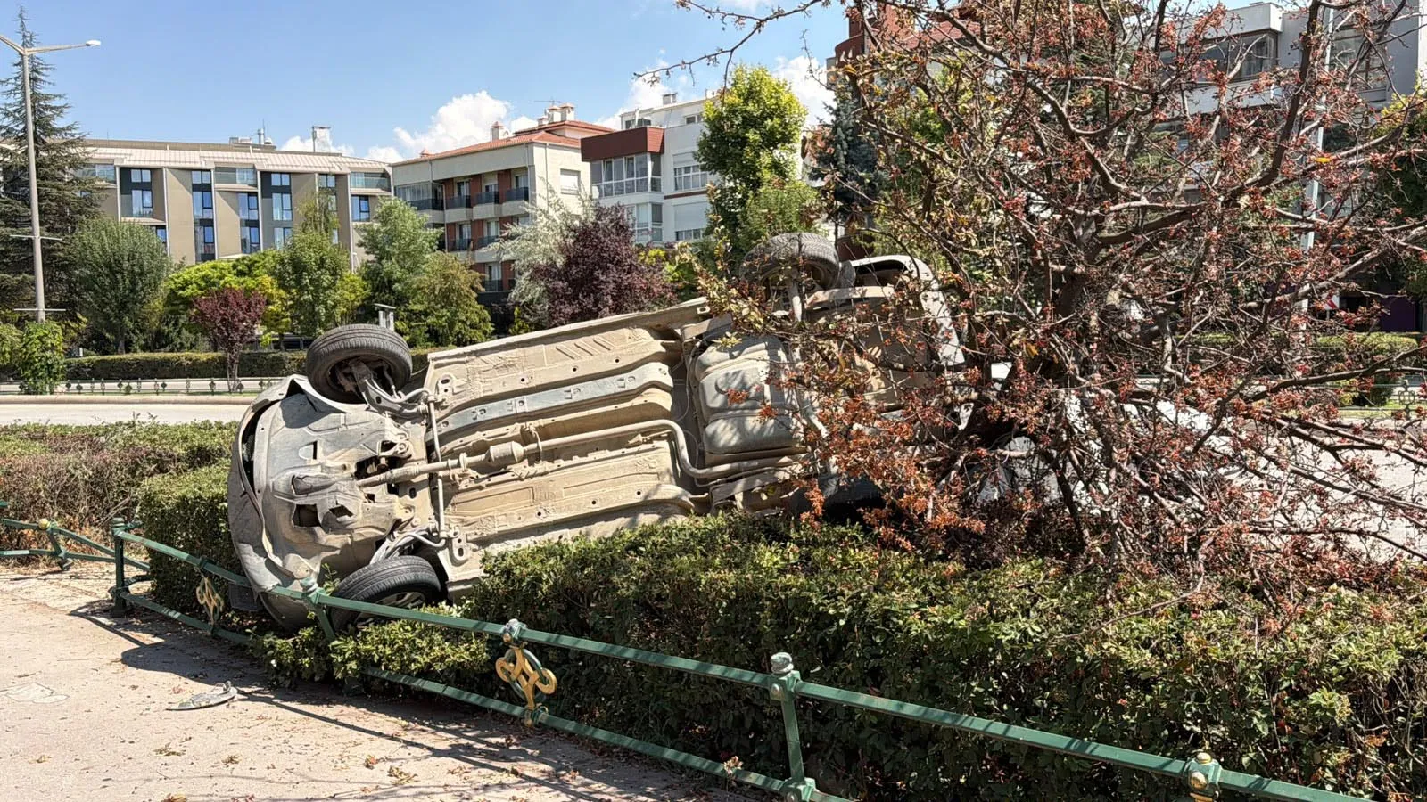 Eskişehir’de direksiyon hakimiyetini kaybeden sürücü kaza yaptı
