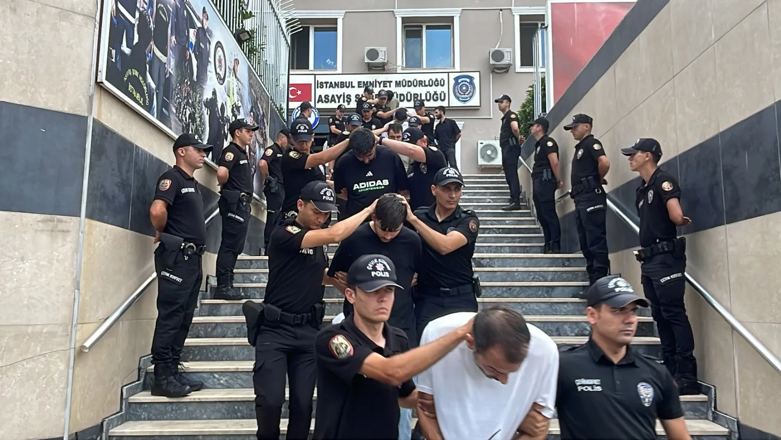 İstanbul merkezli dev suç örgütü operasyonunda 32 kişi yakalandı