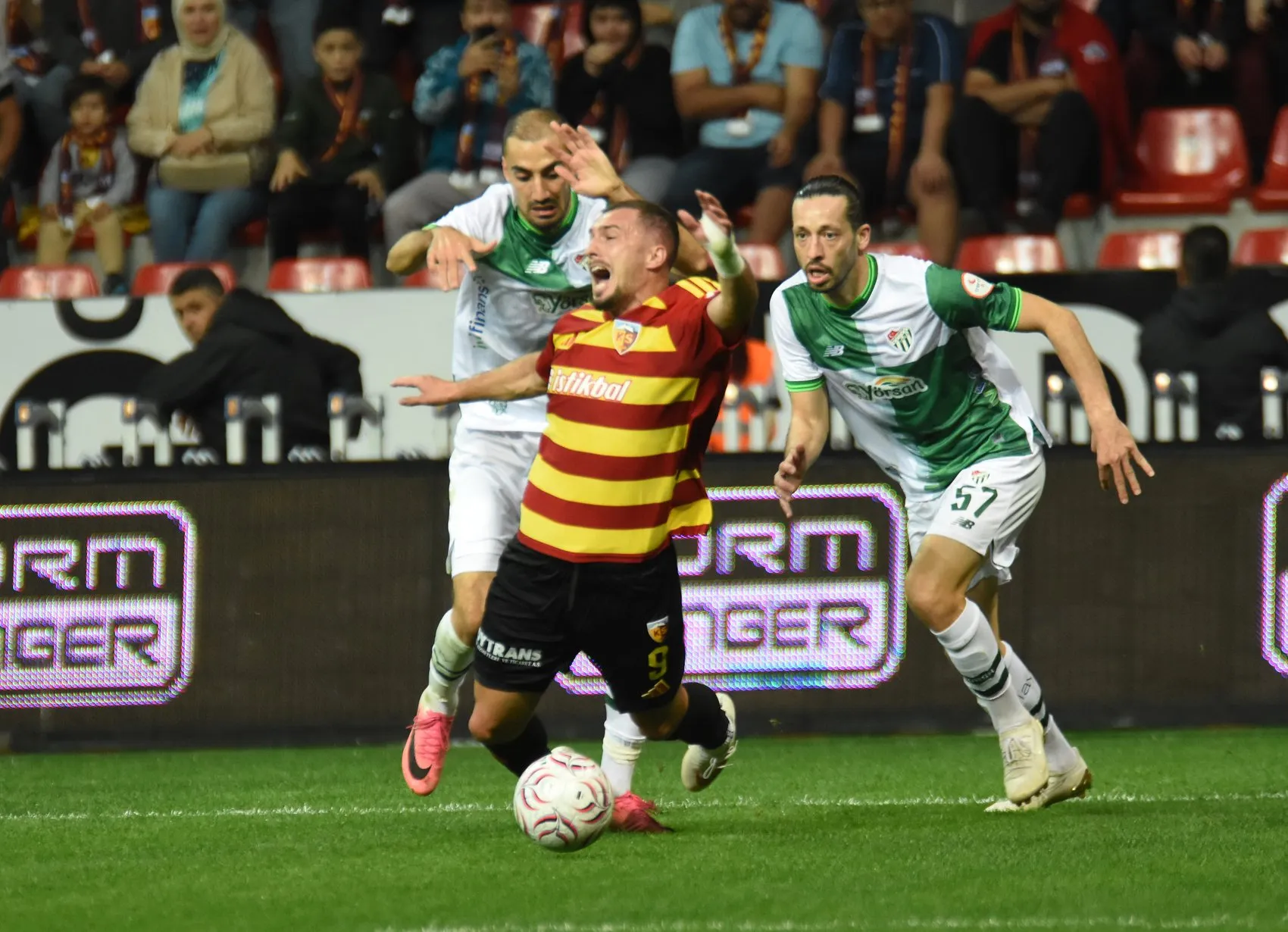 Bursaspor, Kayseri'de geriden gelerek kazandı