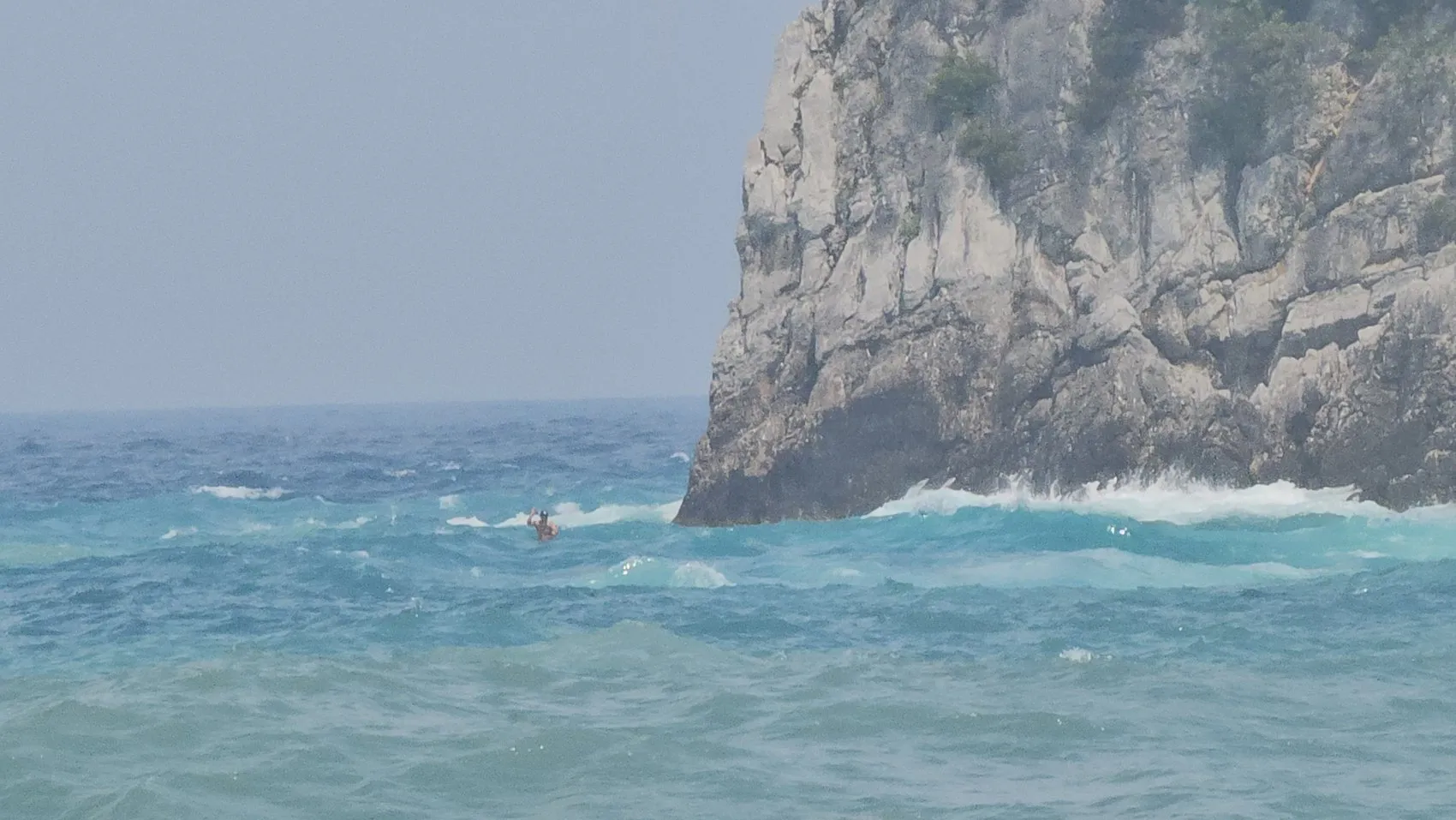 Zonguldak kıyılarında deniz kabardı, 7 kişi mahsur kaldı