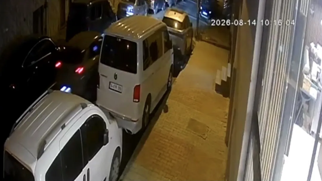 Sultangazi'de anahtarı kontakta unutulan otomobili saniyeler içinde çaldılar