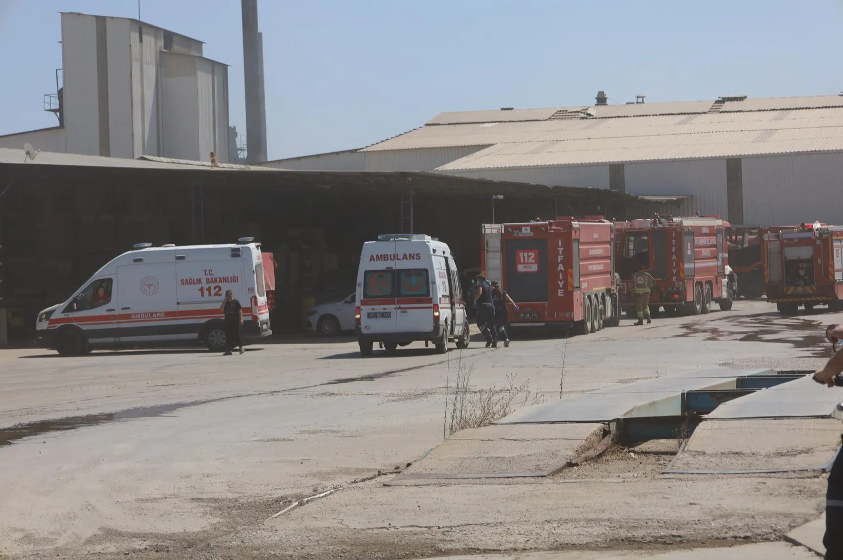 Rüzgar Alevleri Büyüttü, Fabrika Tahliye Edildi