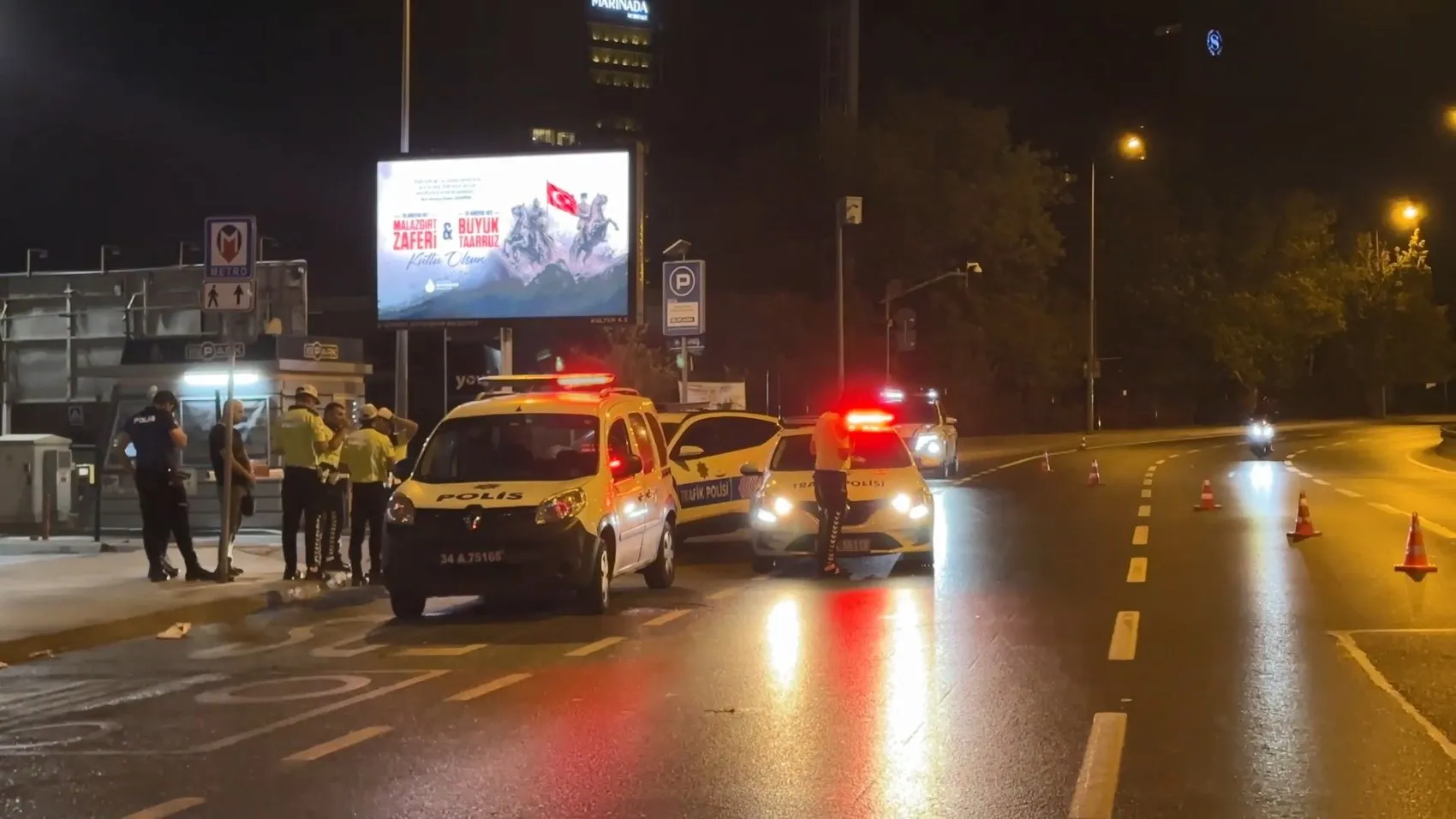 Motosiklet zincirleme kaza çıkardı Aynı noktada iki kaza, üç yaralı