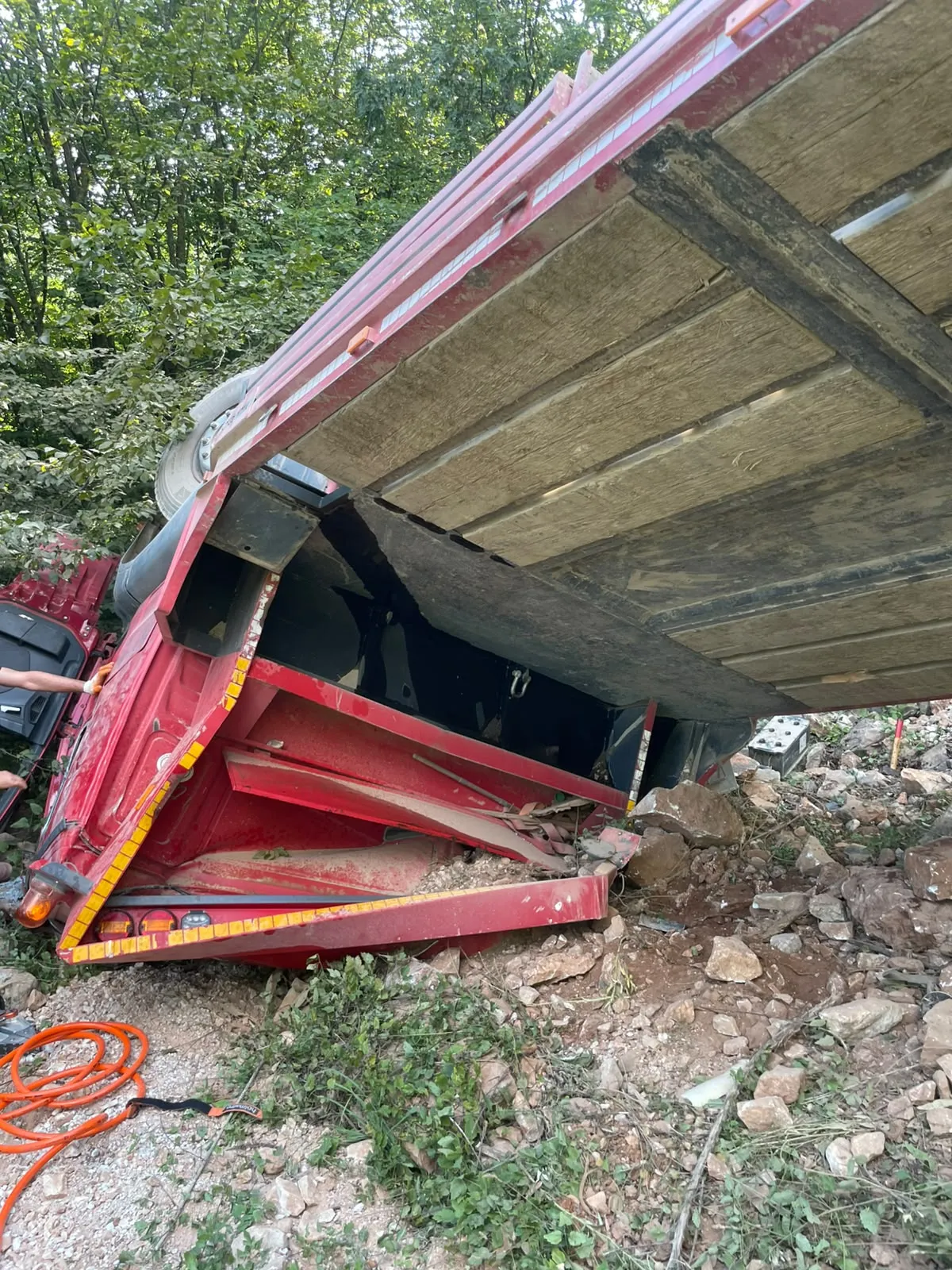 Sakarya Akyazı yolunda feci kaza TIR sürücüsü hayatını kaybetti