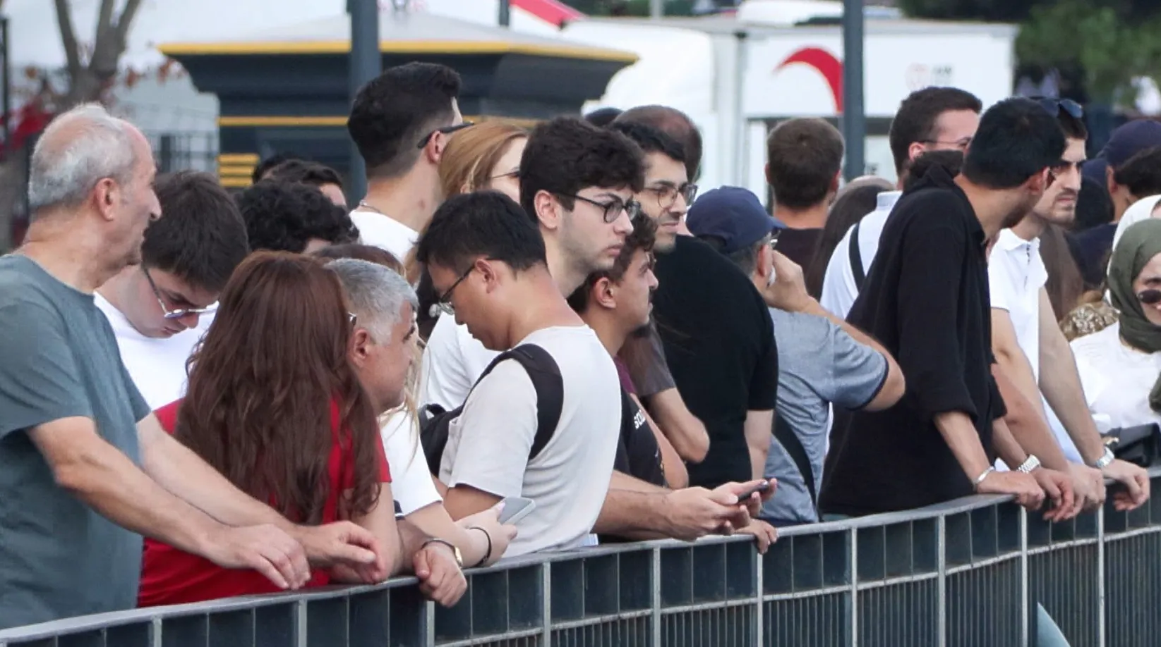 İstanbul Boğazı'nda dev kortej: TCG Oruçreis kapılarını vatandaşlara açtı
