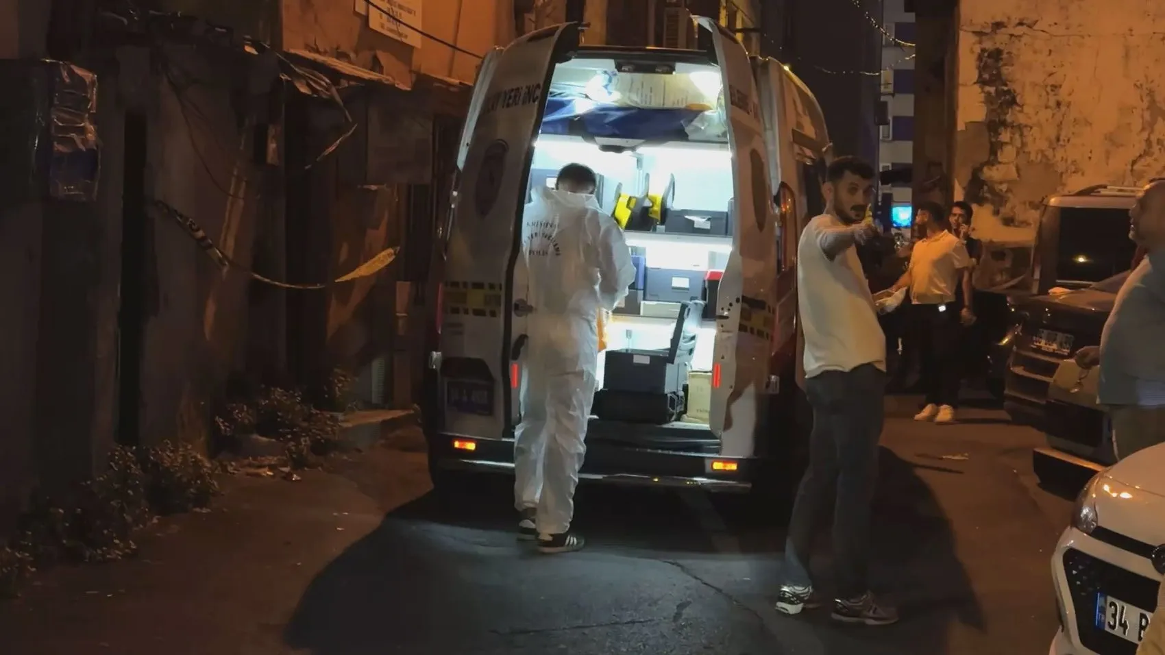 Şişli’de terk edilmiş binadan yayılan ağır koku polisi harekete geçirdi
