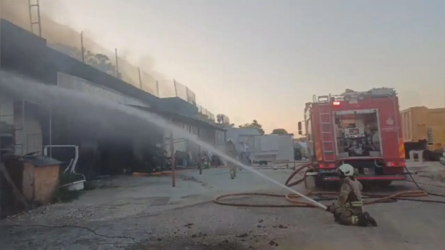 Silivri'de halı yıkama atölyesi küle döndü