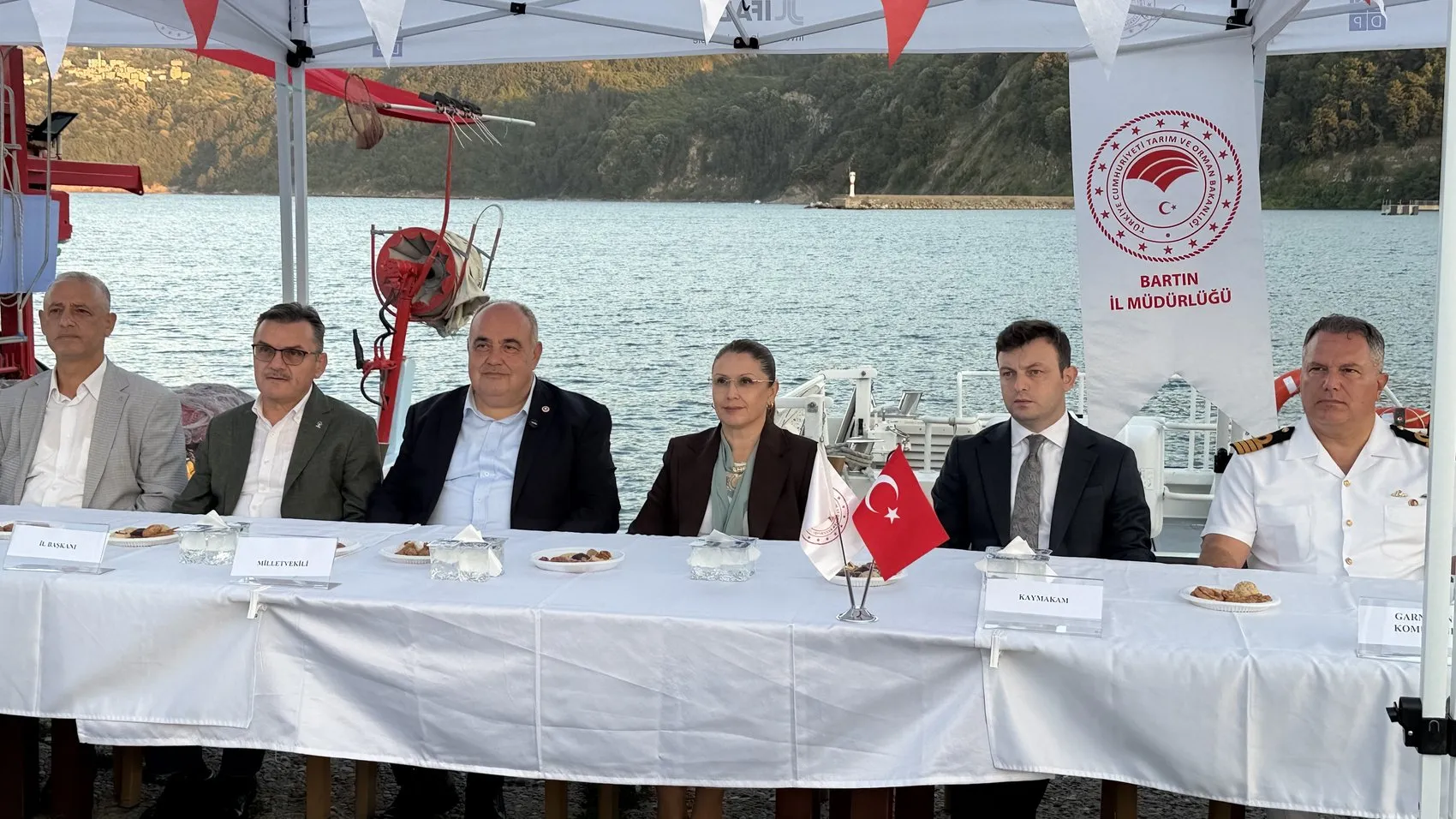 Amasra limanında büyük heyecan: Balıkçılar bereketli bir sezon için ağlarını denize bıraktı