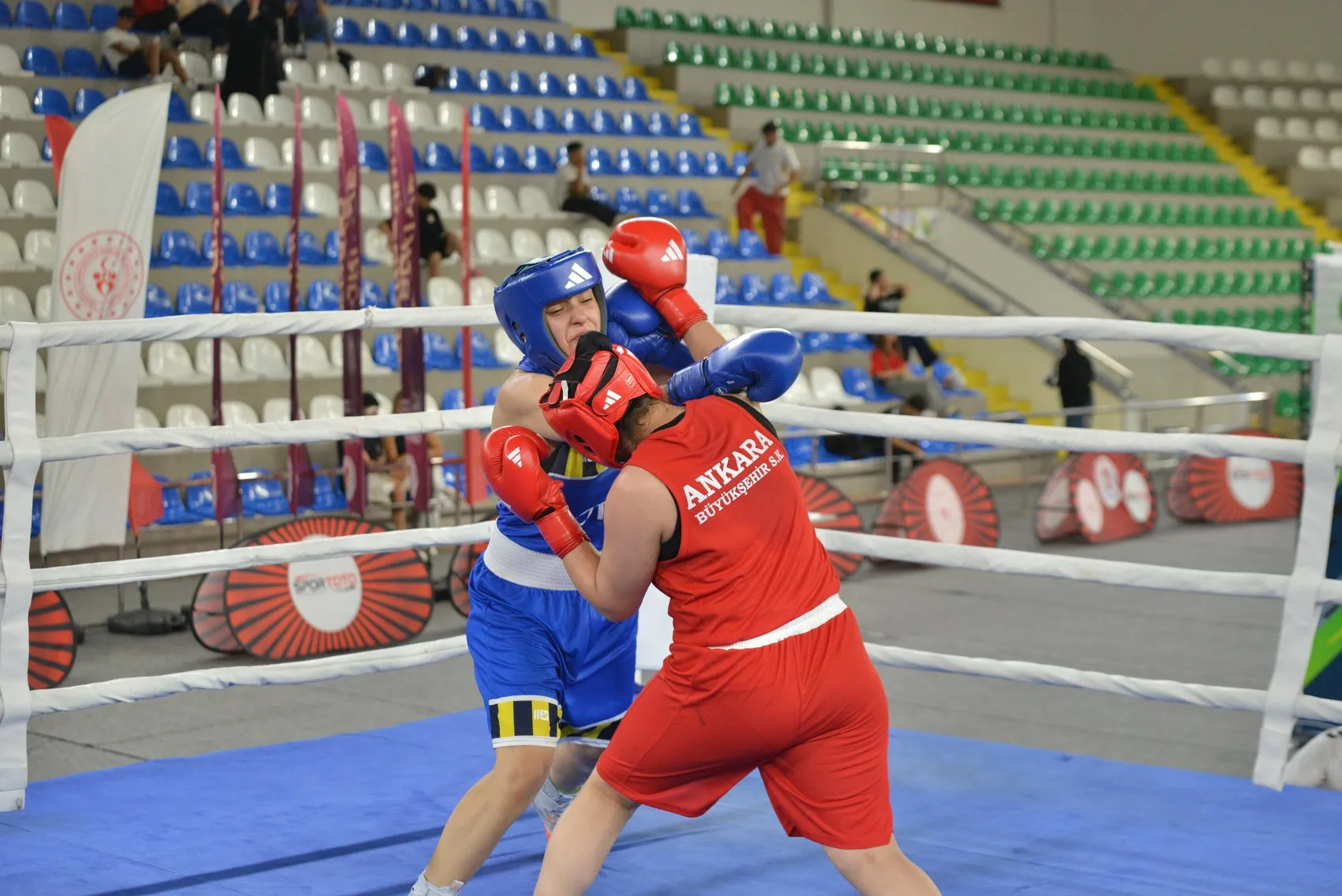 Rize'de ringler şampiyonlara doydu 59 ilden 365 boksör kıyasıya yarıştı
