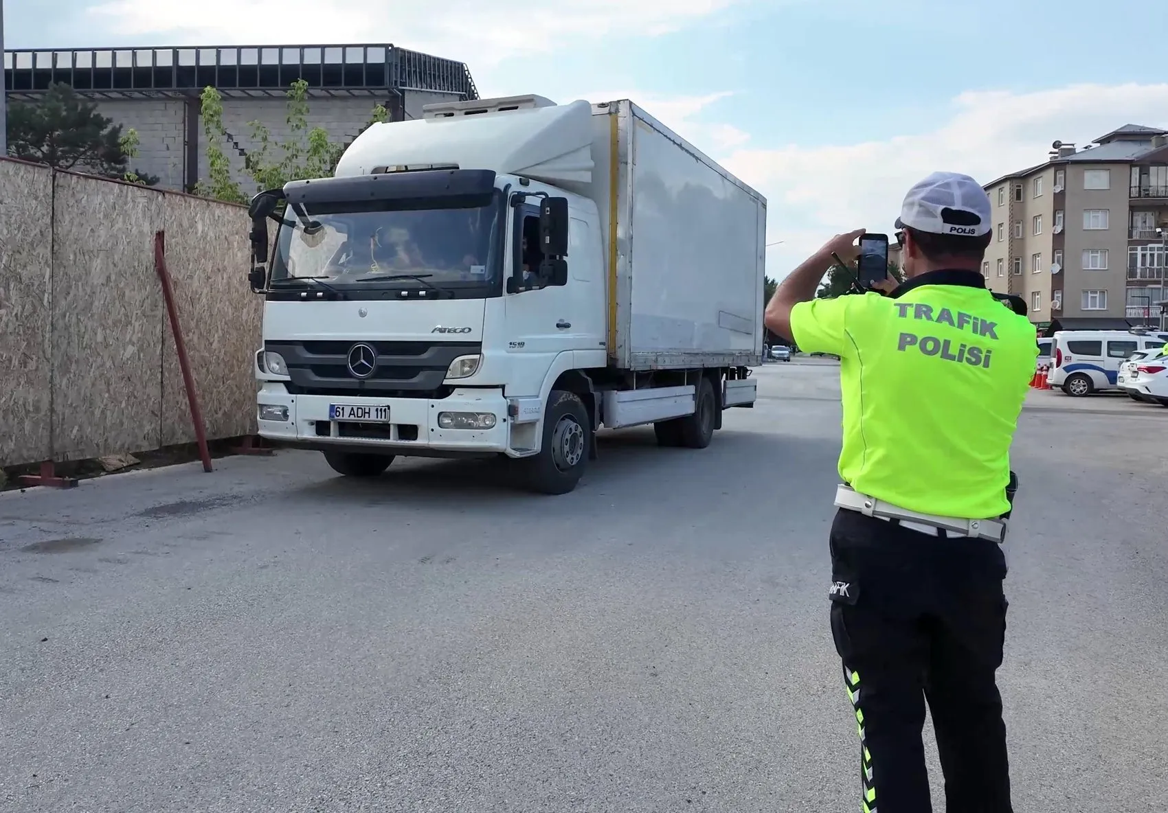 Erzurum'da düğün konvoyunda havalı korna çalan sürücüye ağır ceza