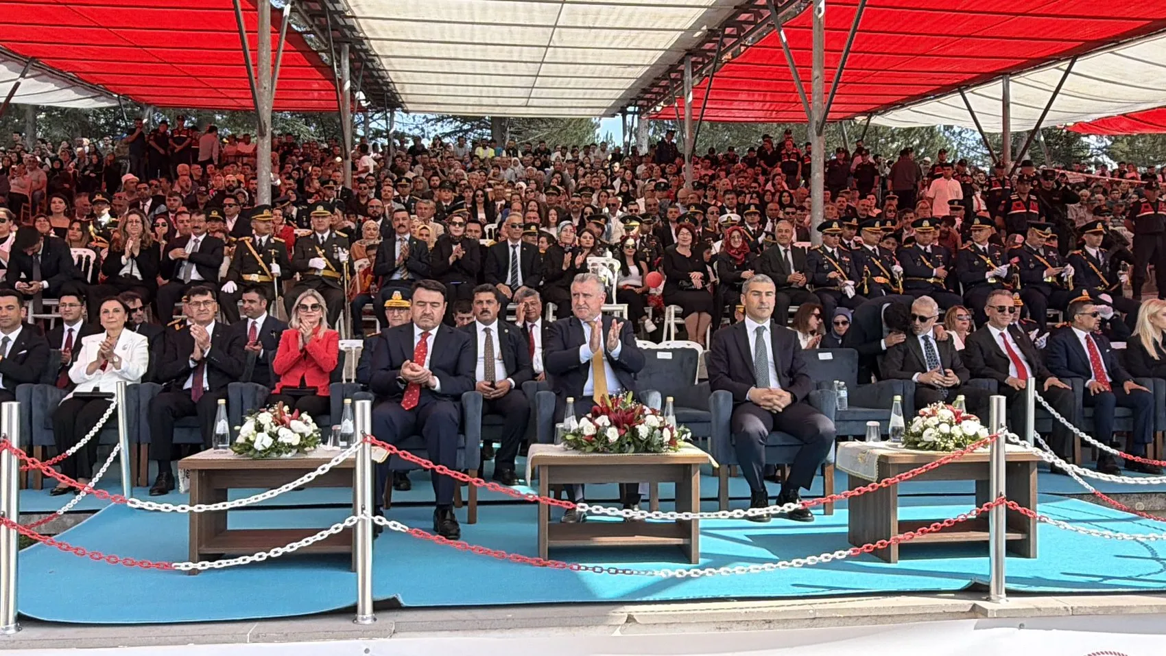 Dumlupınar'da 30 Ağustos coşkusu: Türk milleti esaret kabul etmez mesajı