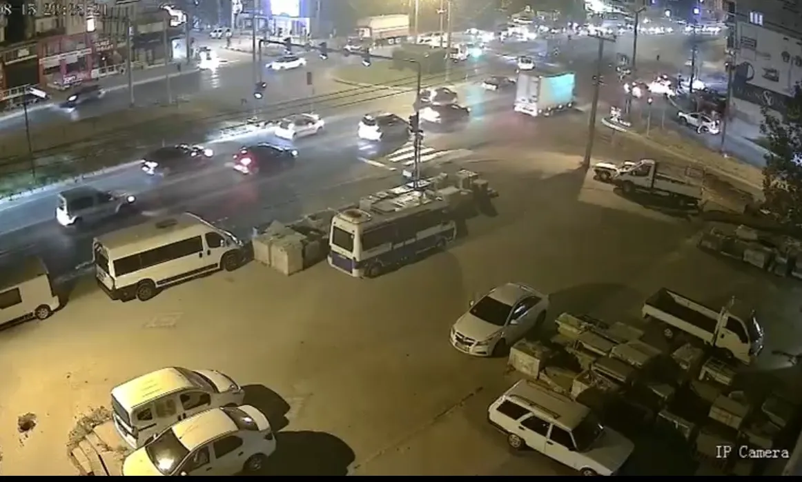 Orhangazi kavşağında kırmızı ışık ihlali faciaya yol açtı