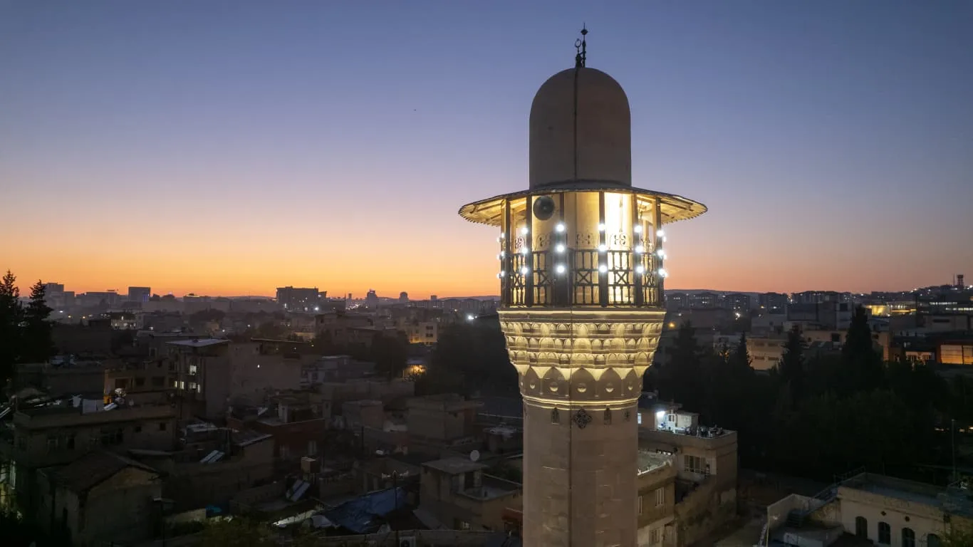 Depremde hasar gören iki tarihi cami yeniden ibadete açılıyor