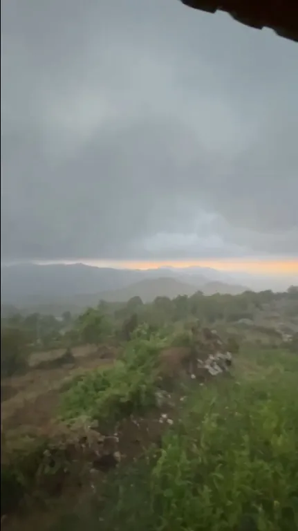 Osmaniye sıcaktan kavrulurken aniden dolu ve fırtına bastırdı