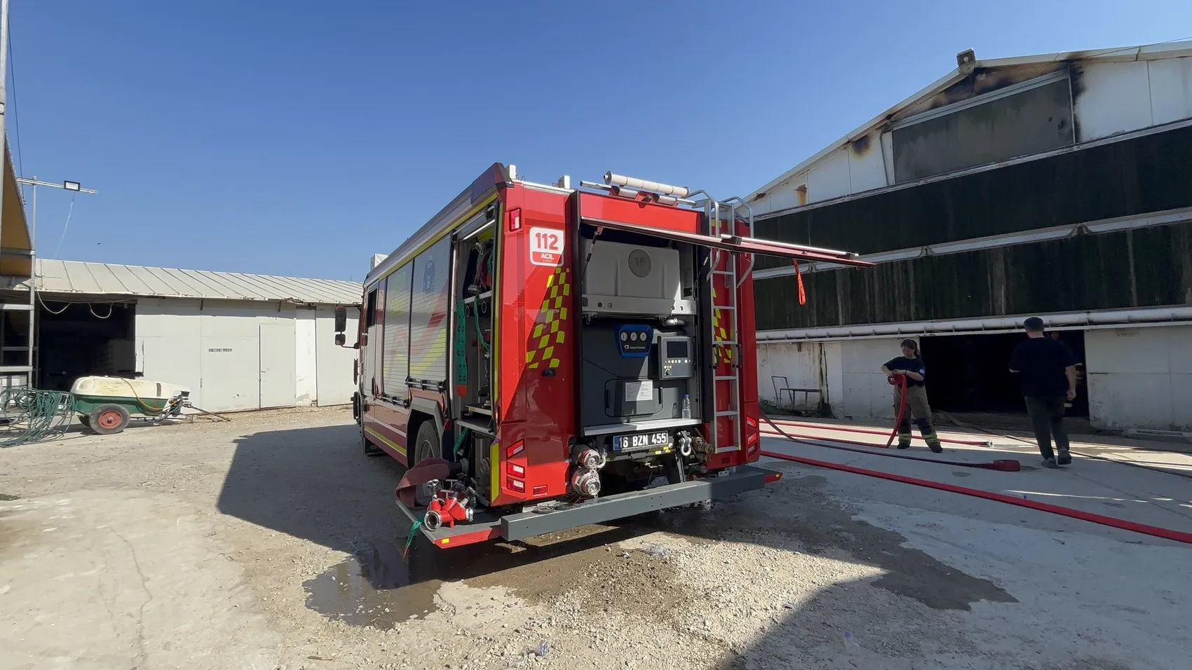 Mudanya’daki çiftlikte yangın felaketi 12 bin tavuk telef oldu